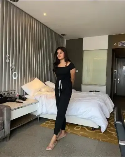 Call Girls Service in Amboli